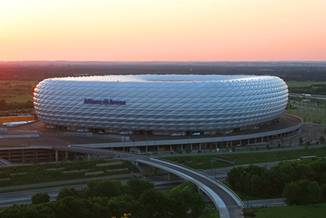 Allianz Arena, un stadion spectaculos - Allianz Arena - Slide 2 din 3