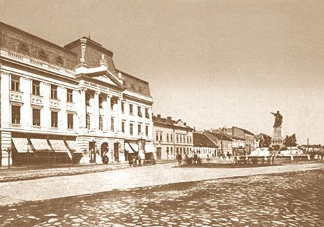 Banca si statuia Kossuth Arad