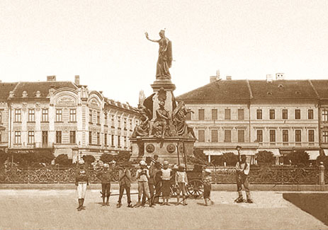 Monumentul Libertatii din Piata Avram Iancu Arad