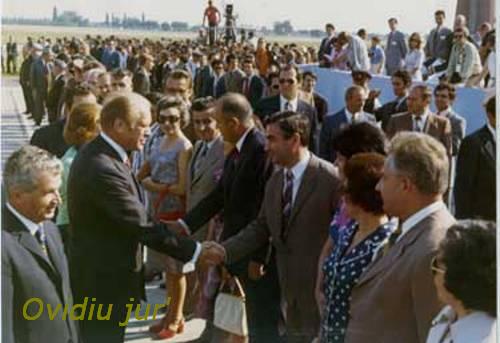 Nicolae Ceausescu alaturi de Gerald Ford Otopeni 1975 
